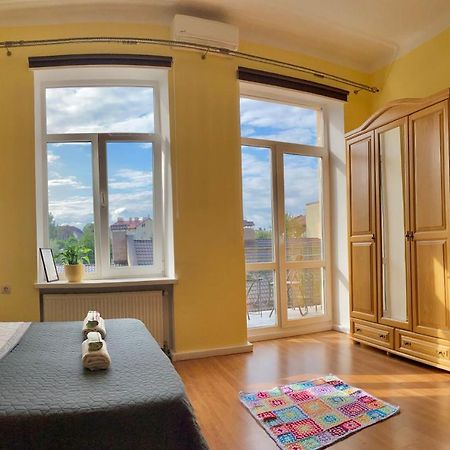 Dimitris Apartment Lviv Bagian luar foto