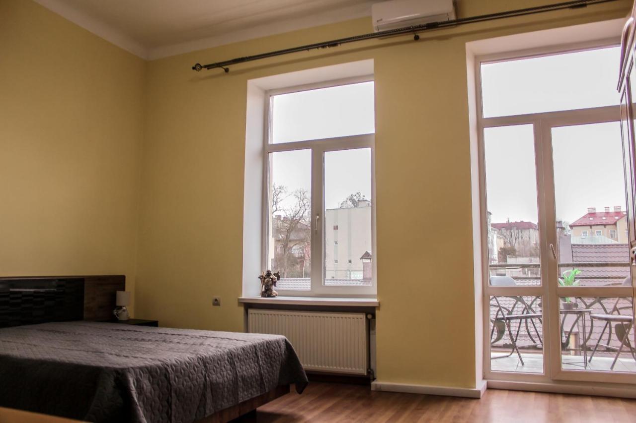 Dimitris Apartment Lviv Bagian luar foto