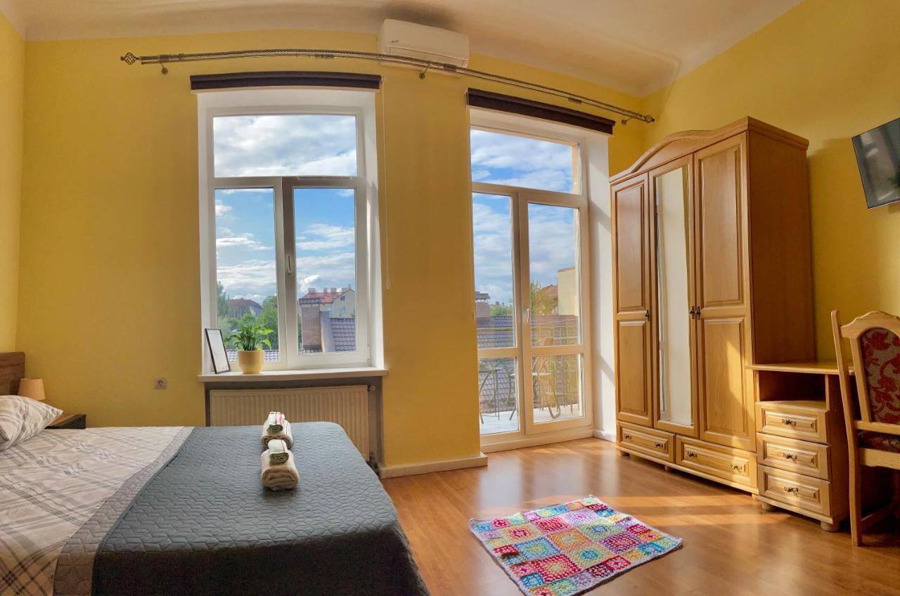Dimitris Apartment Lviv Bagian luar foto