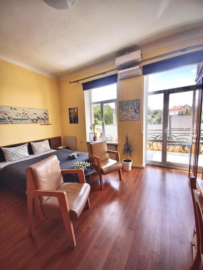 Dimitris Apartment Lviv Bagian luar foto